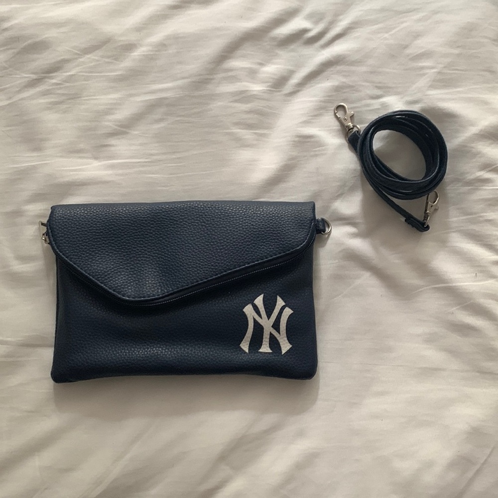 Yankees purse